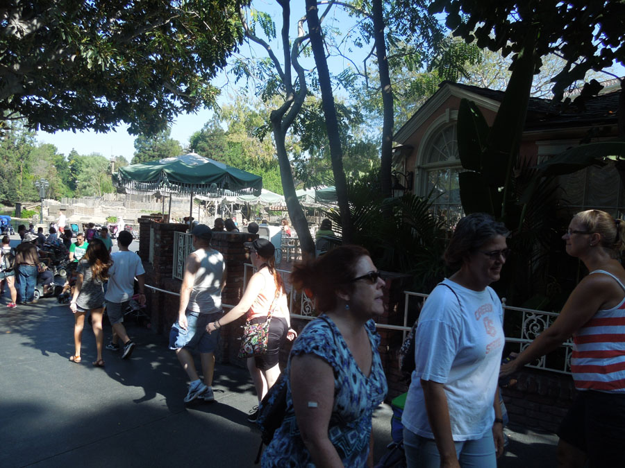 Disneyland Adventureland: North Side