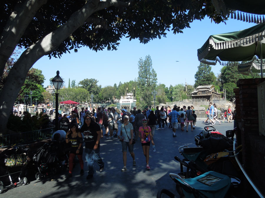 Disneyland Adventureland: North Side