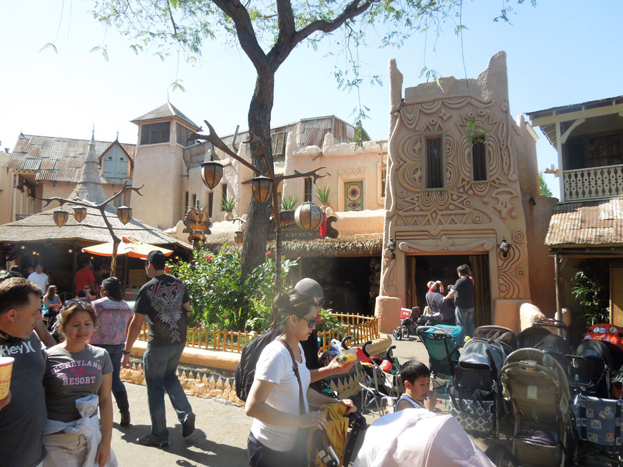 Disneyland Adventureland: North Side