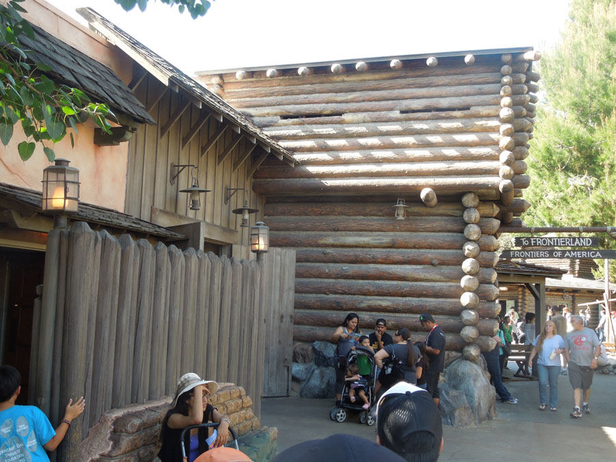 Disneyland Adventureland: North Side