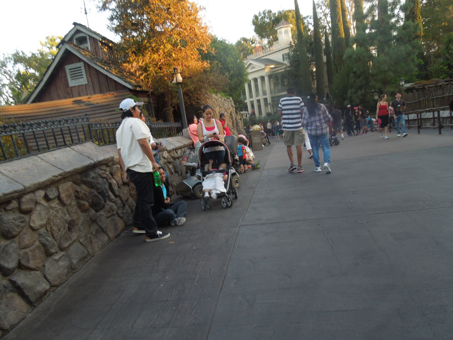 Disneyland Critter Country Riverside Picture