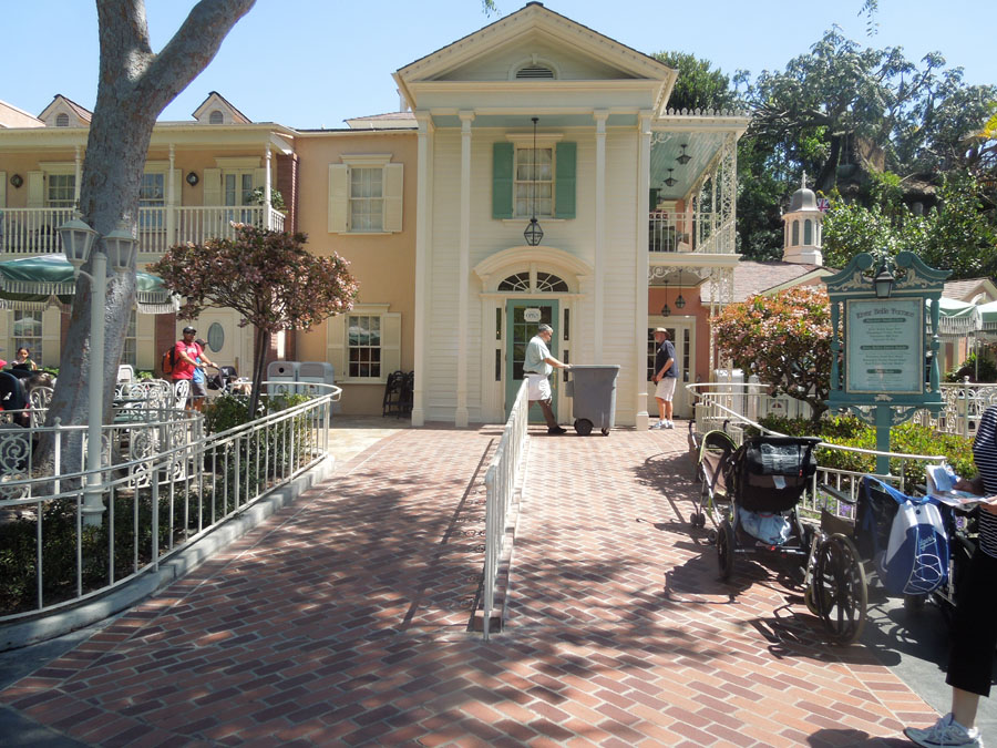 Disneyland Frontierland