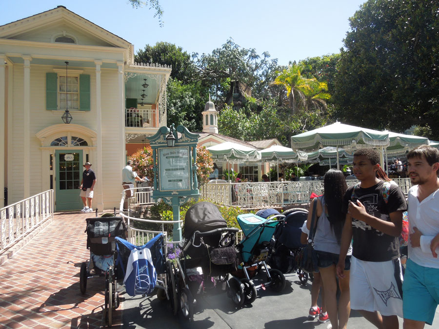 Disneyland Frontierland