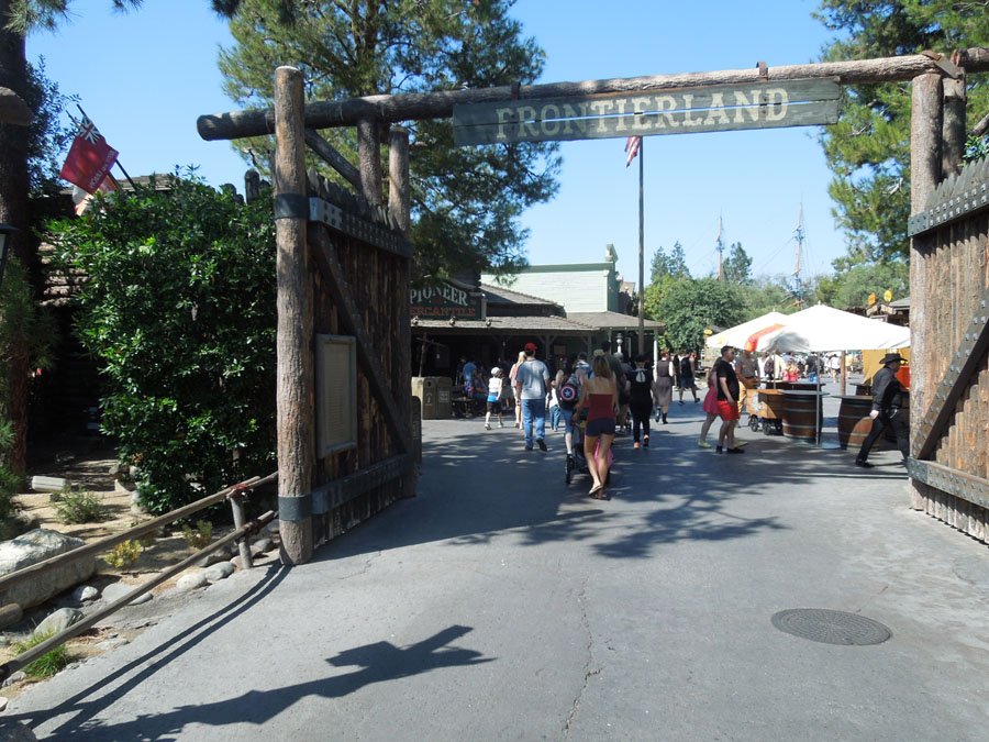 Disneyland Frontierland Streets