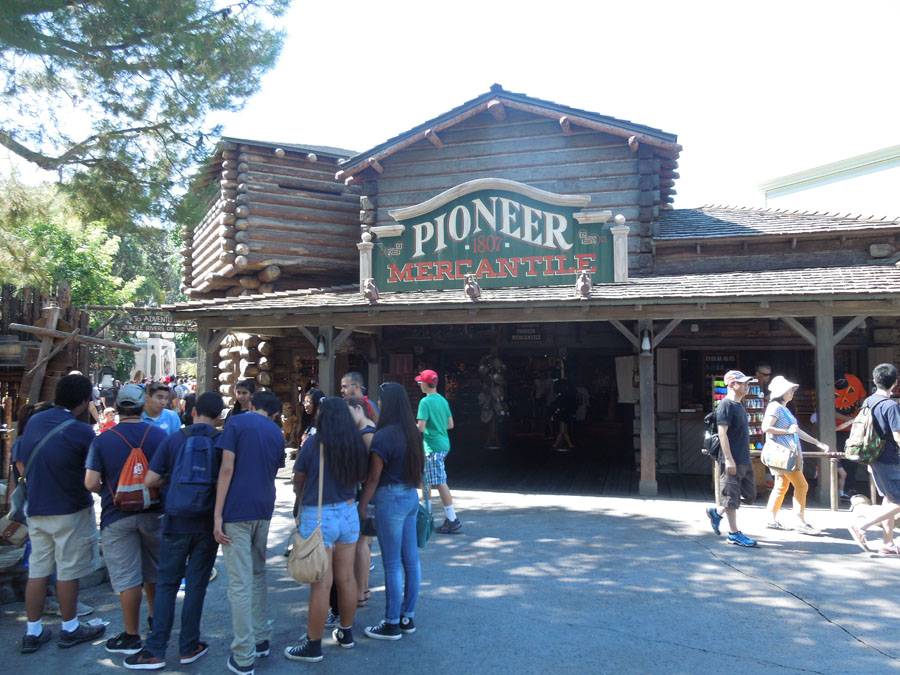 Disneyland Frontierland Streets