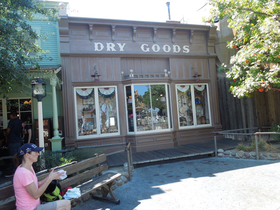 Disneyland Frontierland Streets