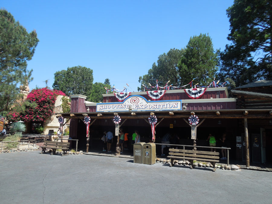 Disneyland Frontierland Streets