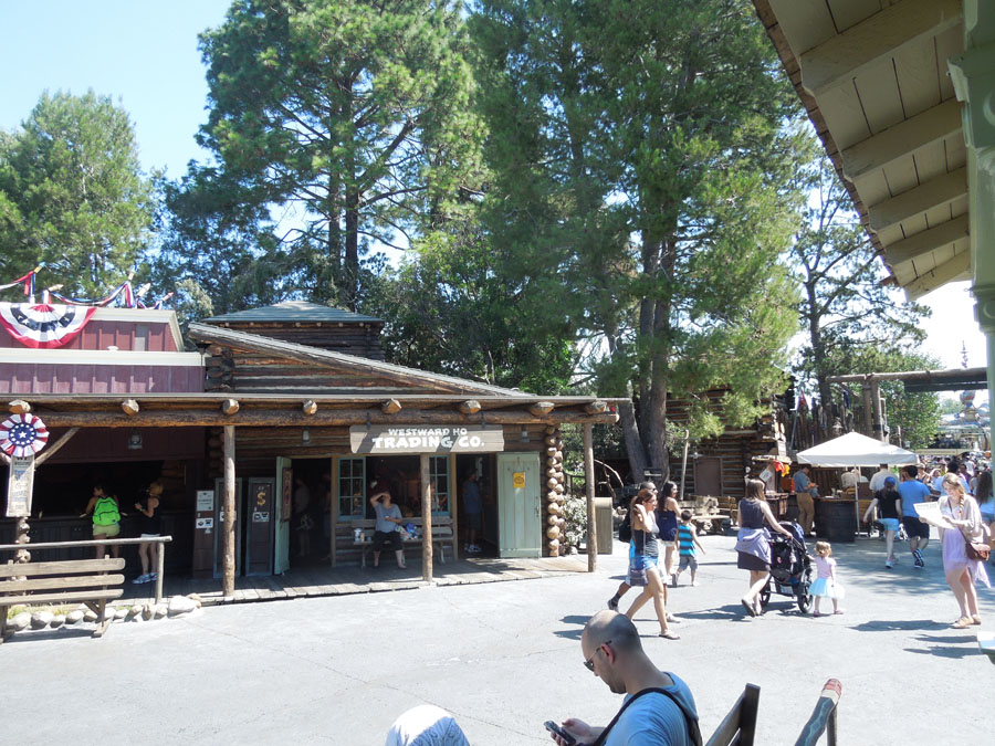 Disneyland Frontierland Streets