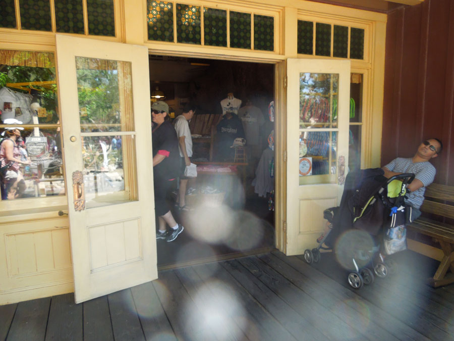 Disneyland Frontierland Streets