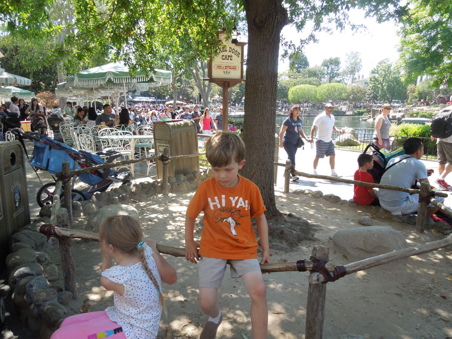 Disneyland Frontierland Streets
