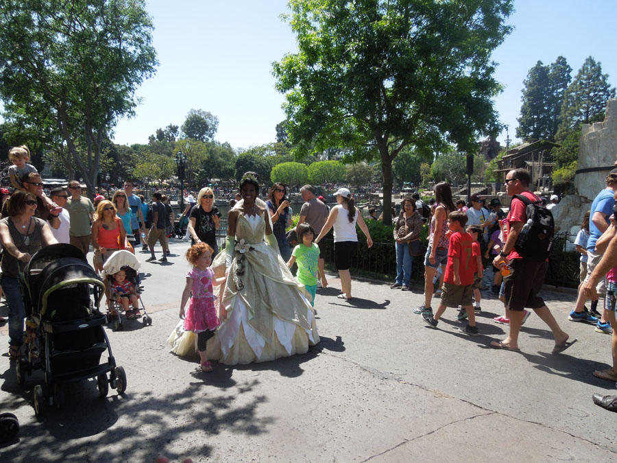 Disneyland Frontierland Streets