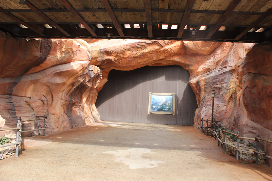 Bridge Entrance to Galaxy's Edge