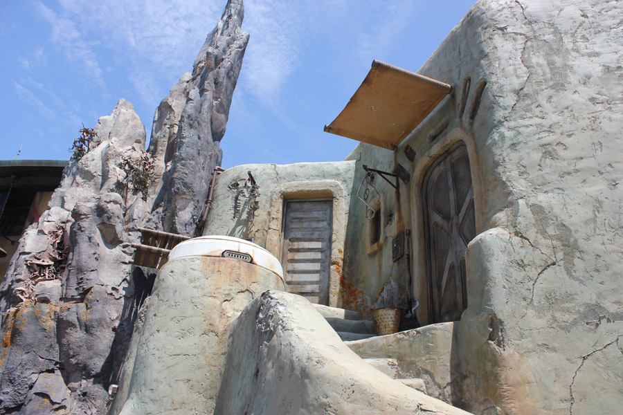 Cantina in Galaxy's Edge