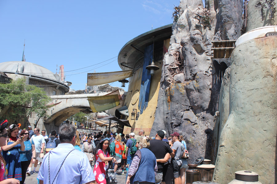 Cantina in Galaxy's Edge