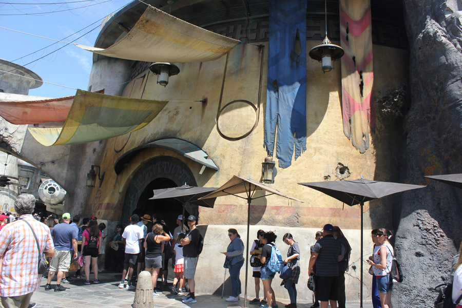 Cantina in Galaxy's Edge