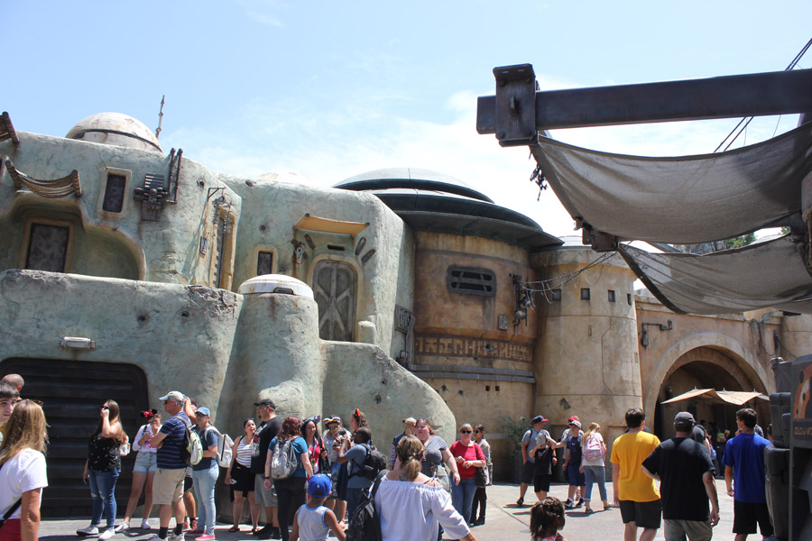 Cantina in Galaxy's Edge