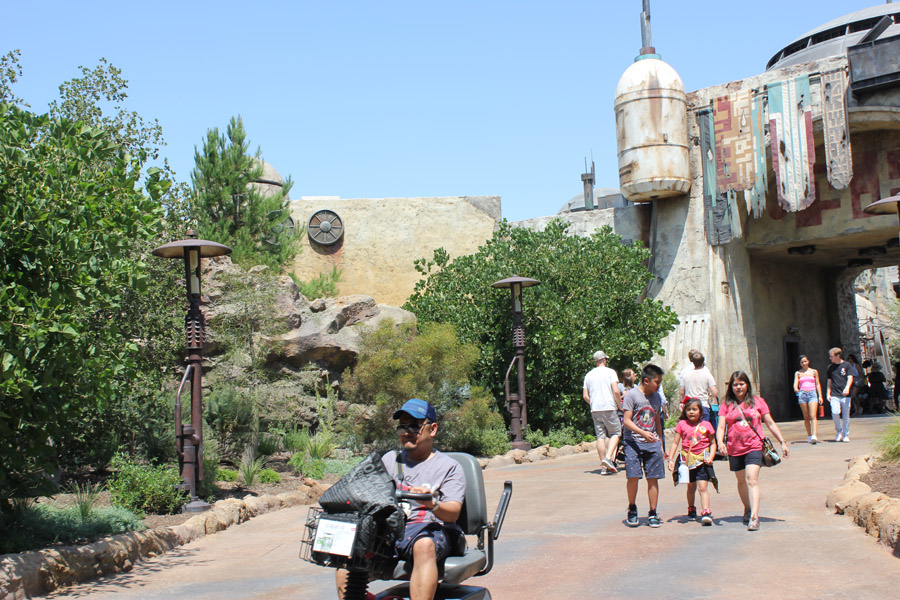 Tunnel Entrance to Galaxy's Edge
