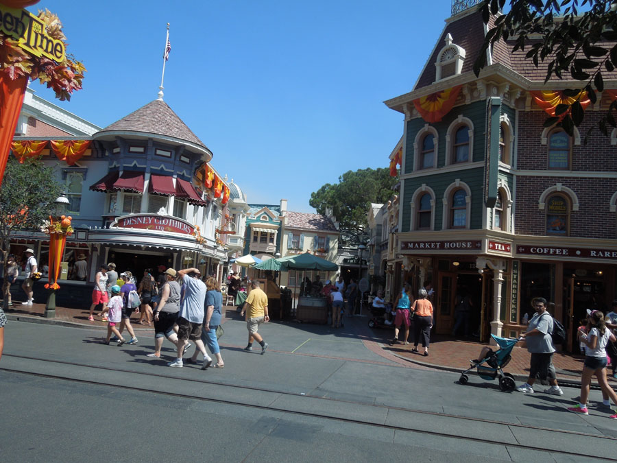 Disneyland Main Street Alley Picture