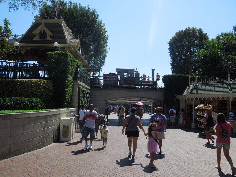 Disneyland Main Street Picture