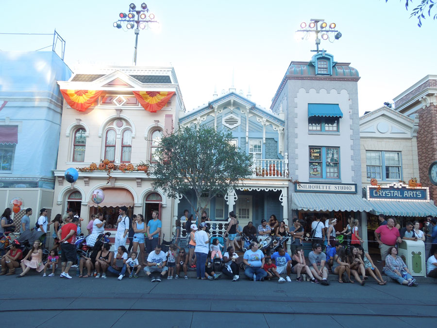 Disneyland Parade in the Day