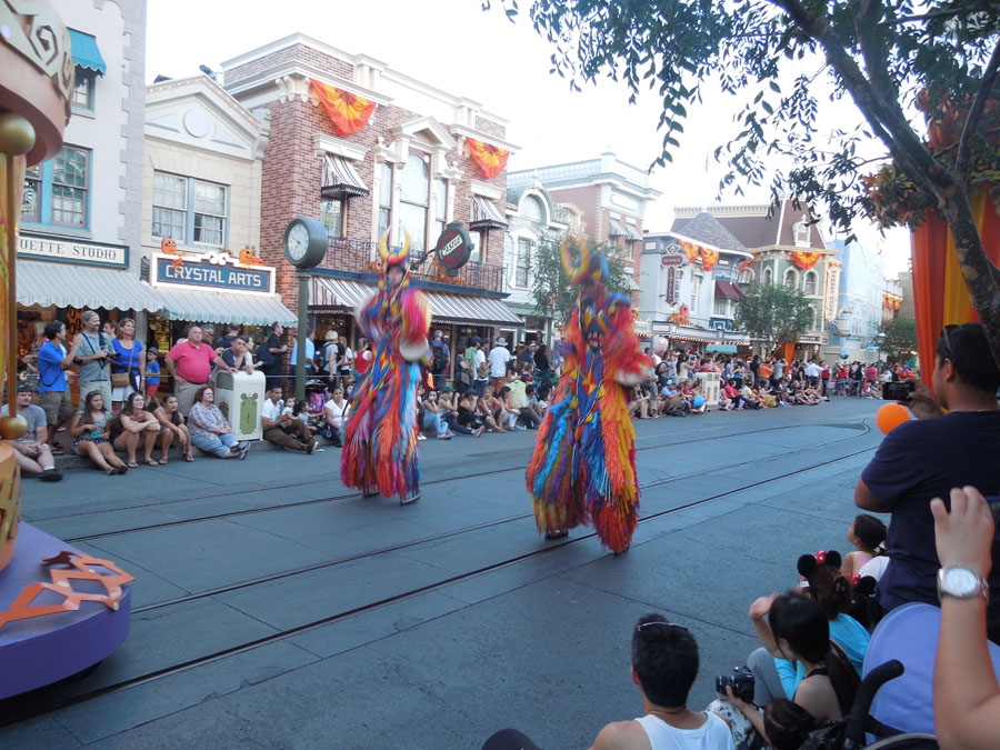 Disneyland Parade in the Day