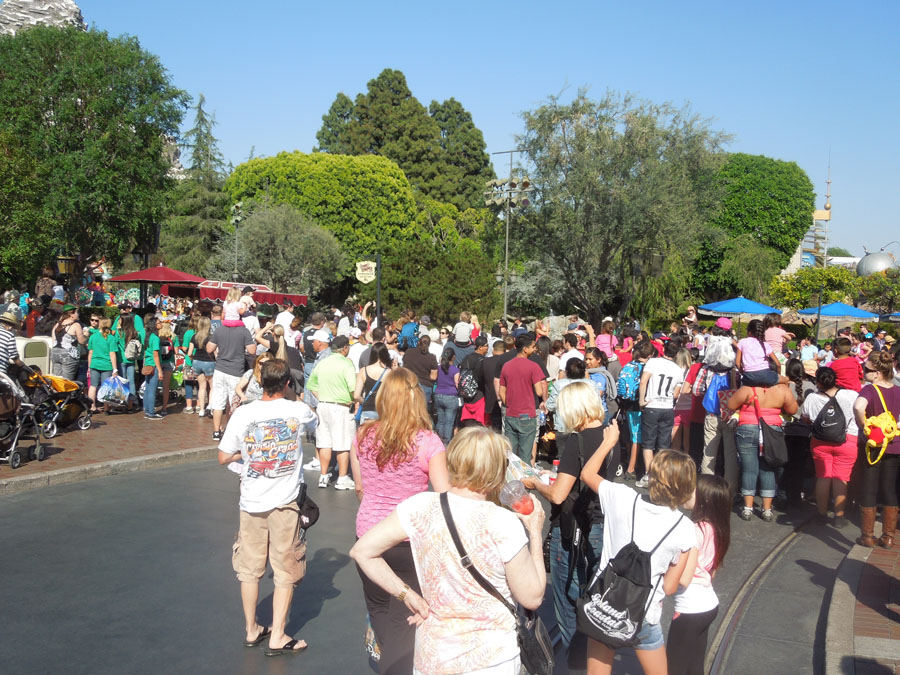 Disneyland Parade in the Day