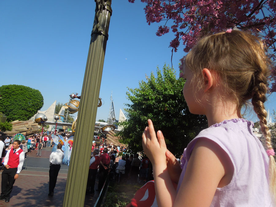 Disneyland Parade in the Day