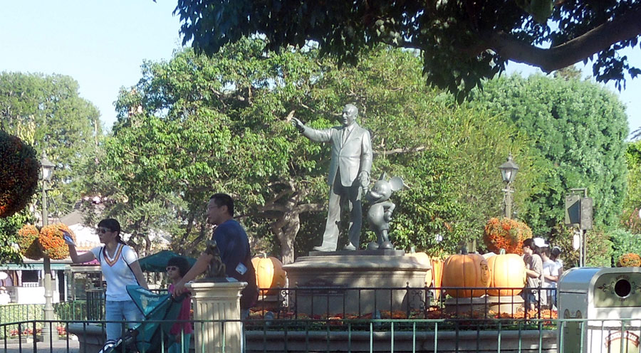 Disneyland Center Circle Picture