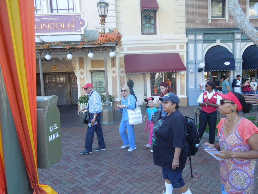 Disneyland Main Street Circle Picture