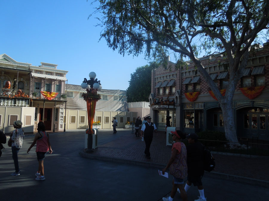 Disneyland Main Street Circle Picture