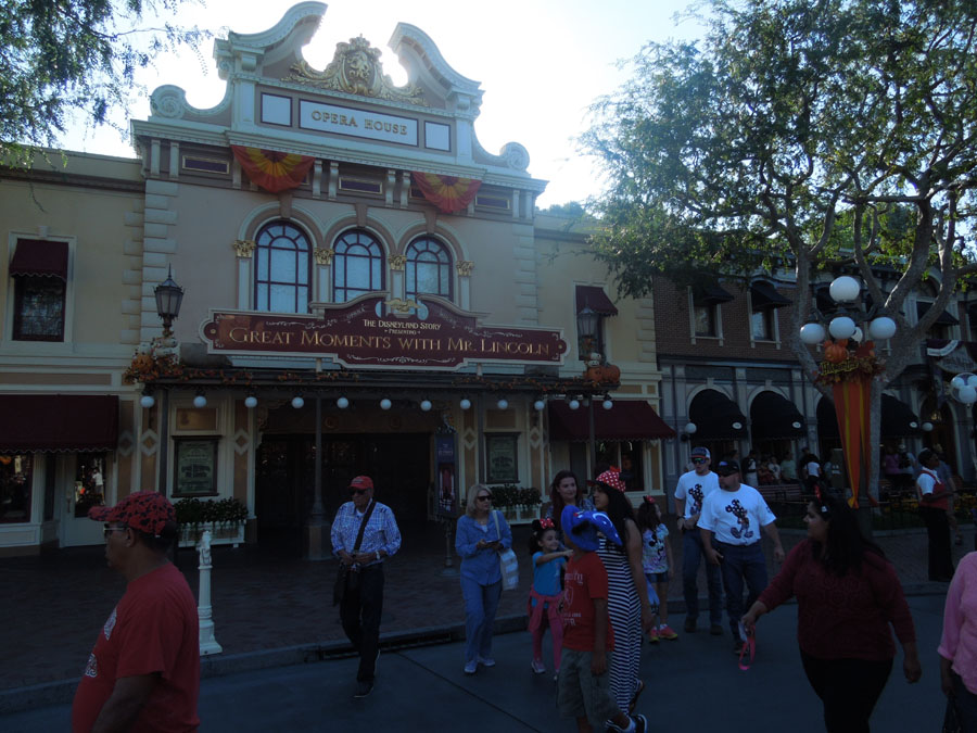 Disneyland Main Street Circle Picture