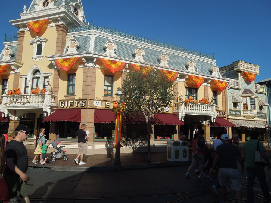 Disneyland Main Street Circle Picture