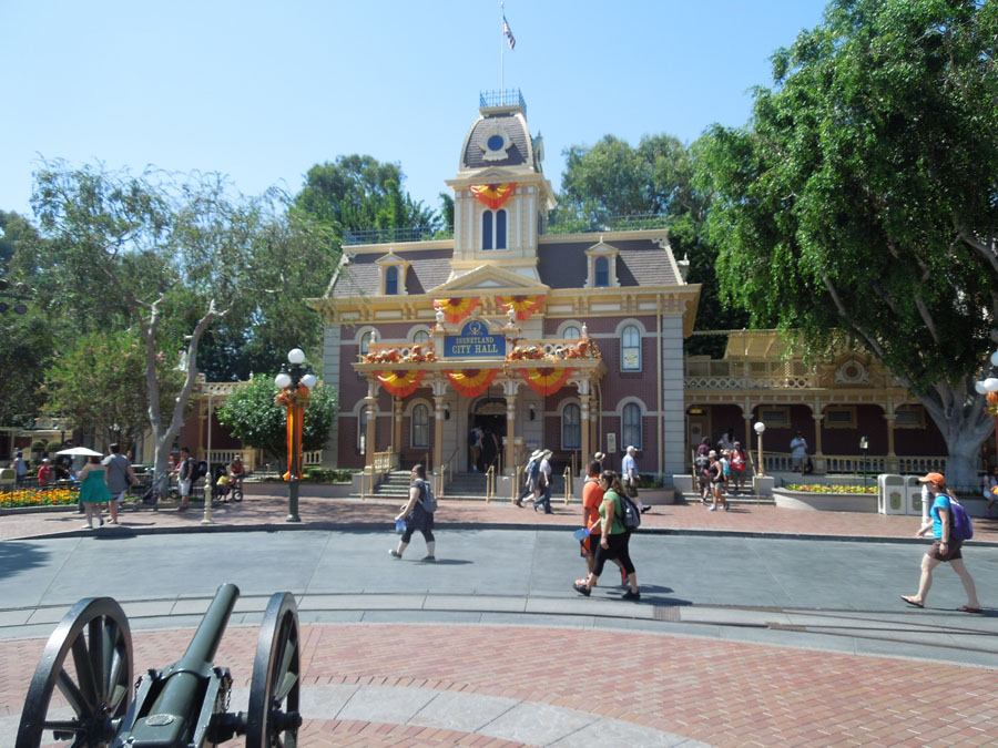 Disneyland Main Street Circle Picture