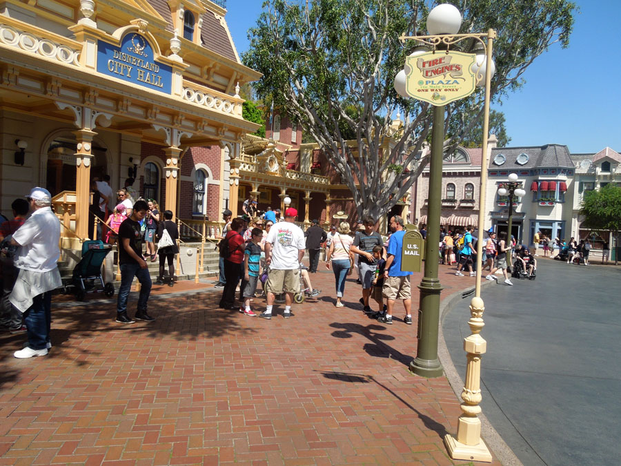 Disneyland Main Street Circle Picture