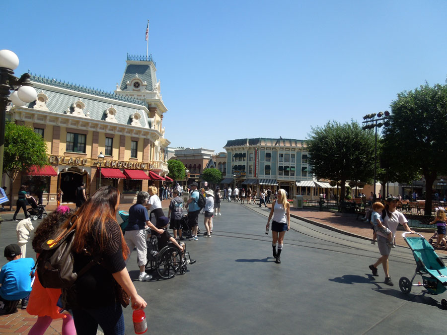 Disneyland Main Street Circle Picture