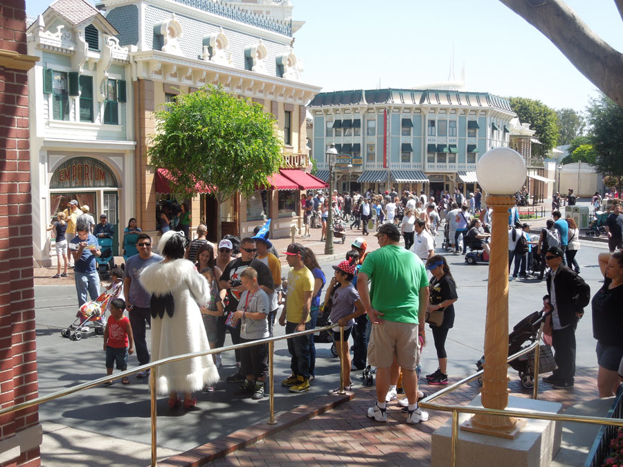 Disneyland Main Street Circle Picture