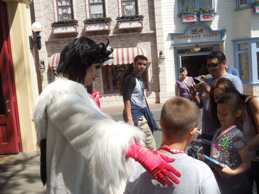 Disneyland Main Street Circle Picture