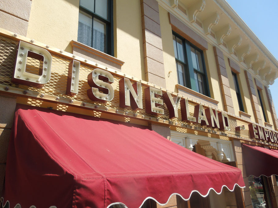 Disneyland Main Street Circle Picture