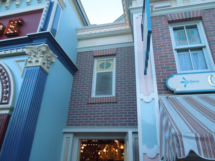 Disneyland Main Street Picture