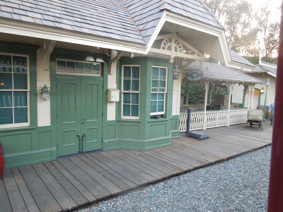 Disneyland Railroad: New Orleans Station