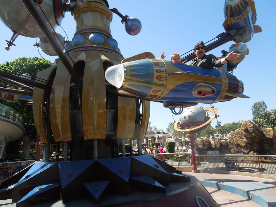 1,000 Pictures of Disneyland - Tomorrowland Astro Orbitor