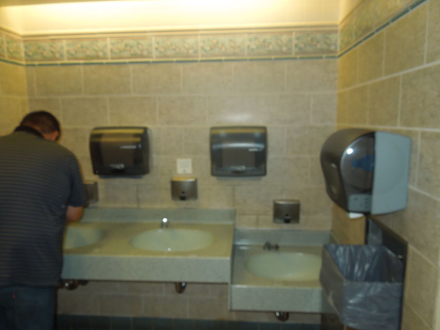 Disneyland Plaza Inn Restroom