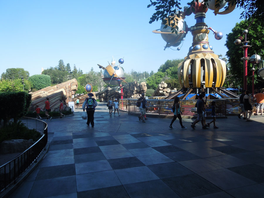 Disneyland Plaza Inn Restroom