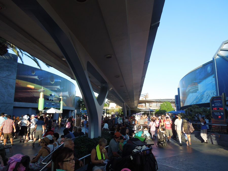 Disneyland Star Tours Fastpass Distribution Point