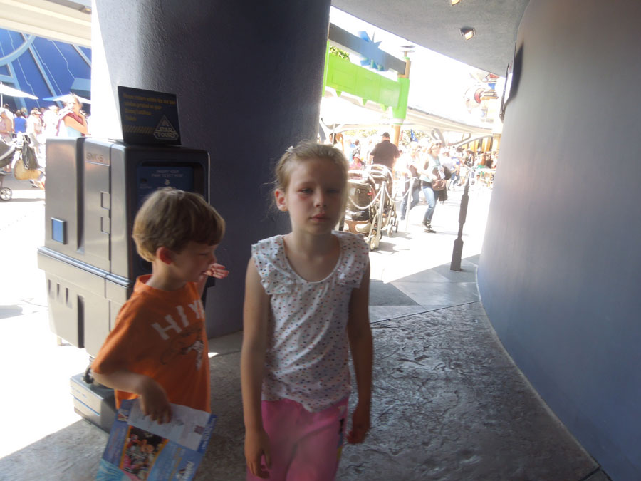 Disneyland Star Tours Fastpass Distribution Point