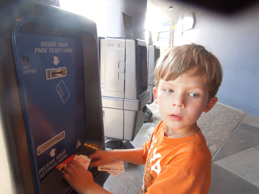 Disneyland Star Tours Fastpass Distribution Point